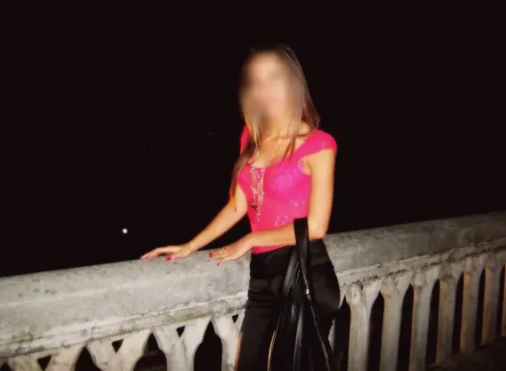 Abril, 33 años